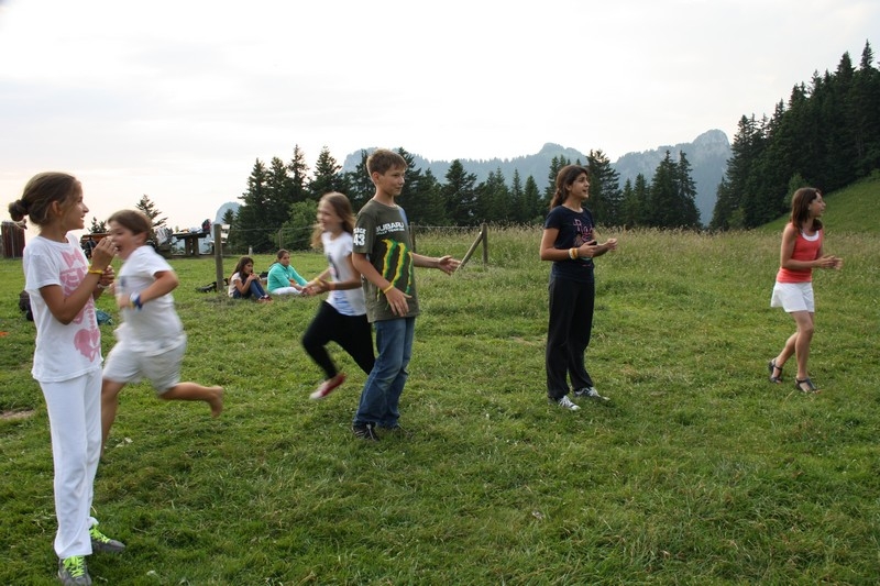 Village Camps International Summer Camp Leysin, Switzerland 2026-07-18 https://www.villagecamps.com/journals_admin/images/691-14-campfire yellows (80).jpg